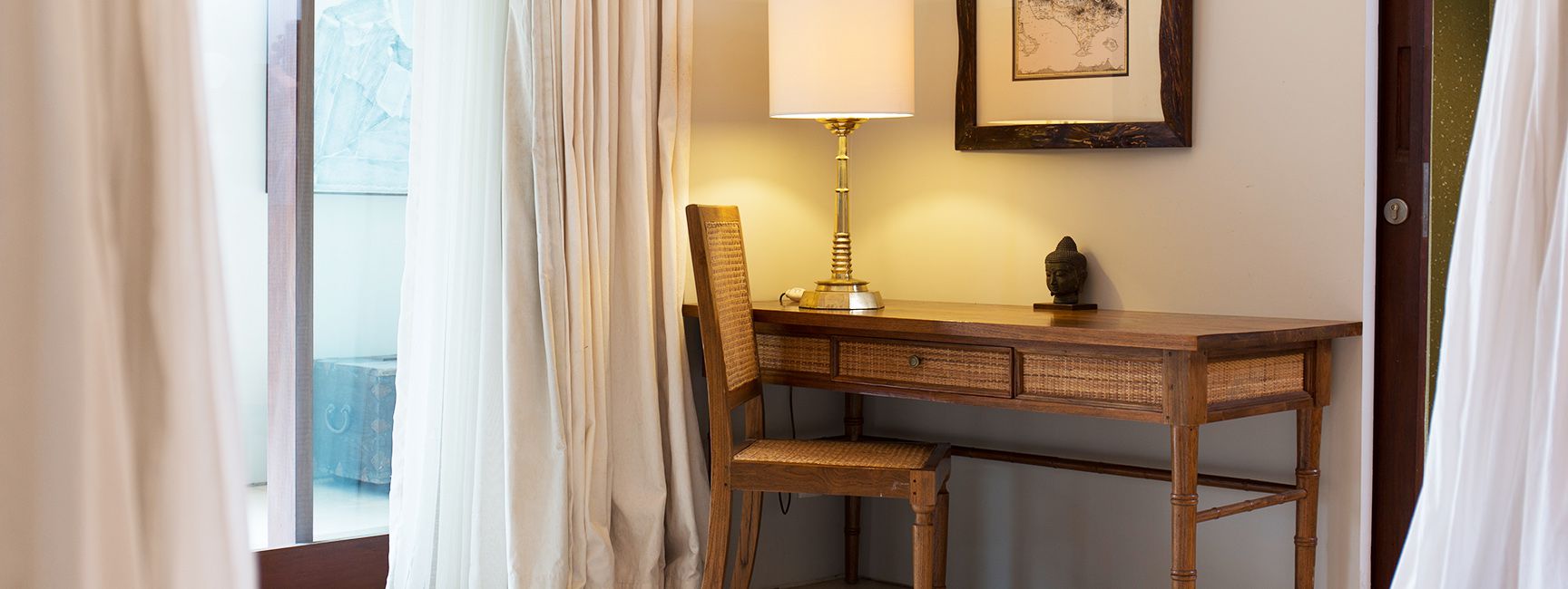 Villa Lilibel - Master bedroom writing desk