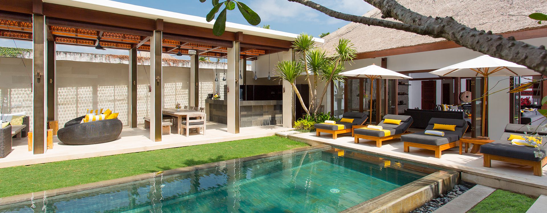 Villa Lilibel - Pool and villa