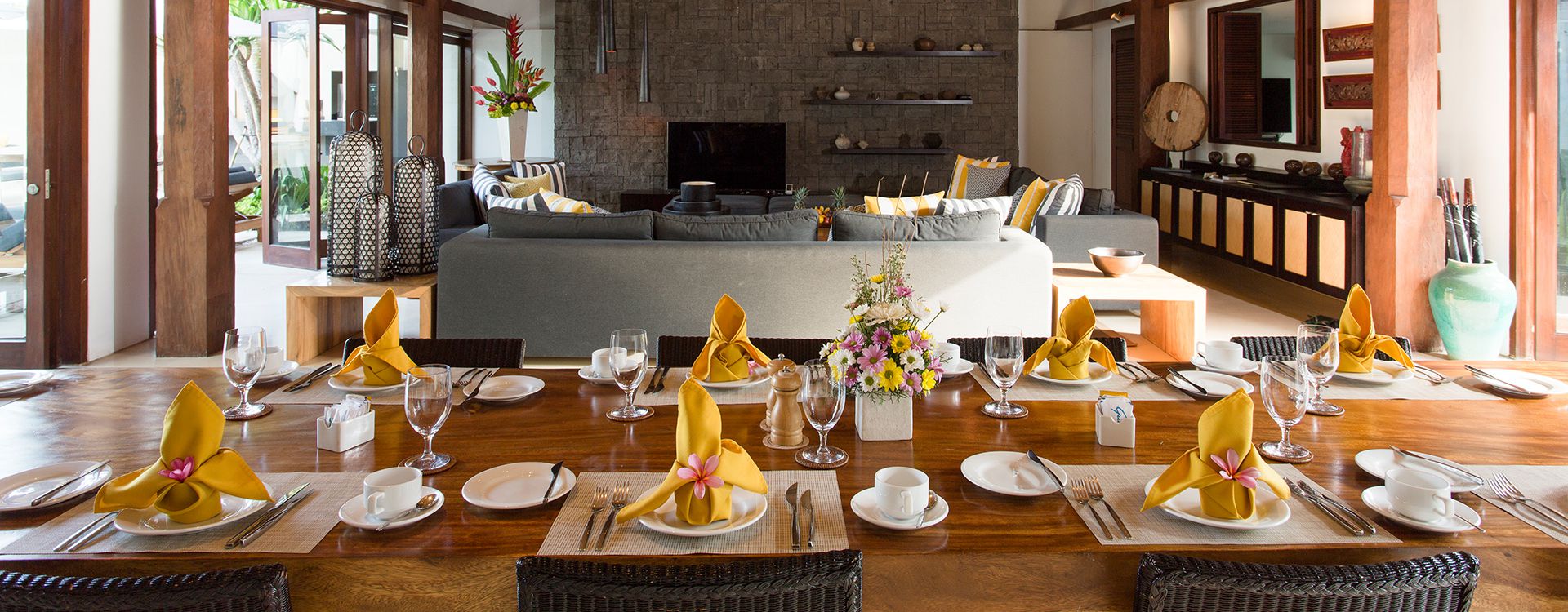 Villa Lilibel - Indoor dining view to living area