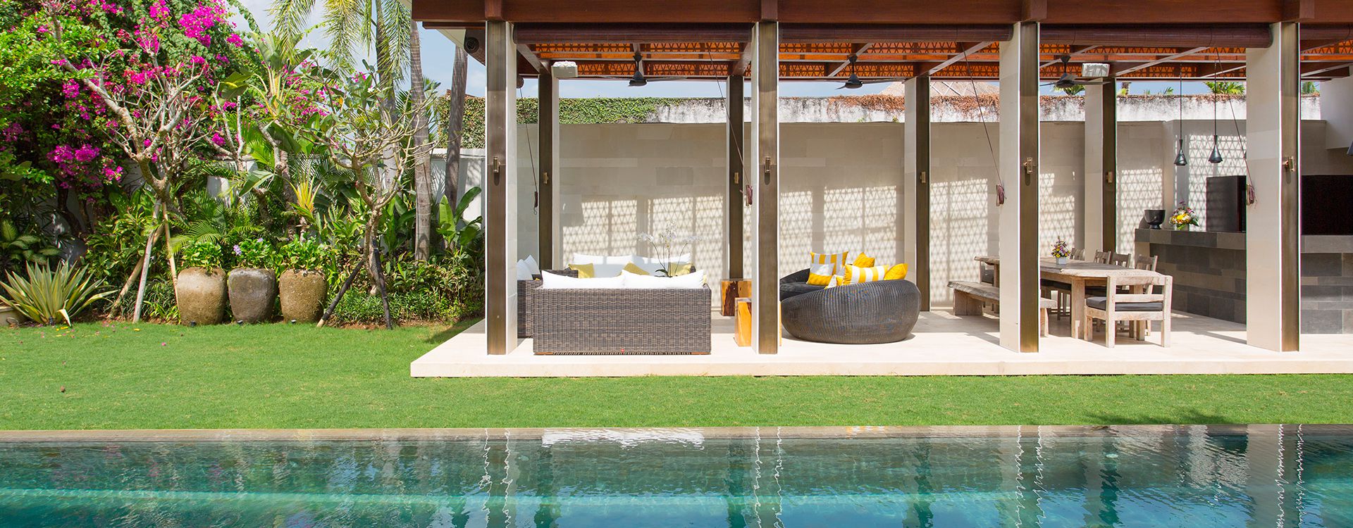 Villa Lilibel - Pool and outdoor living area